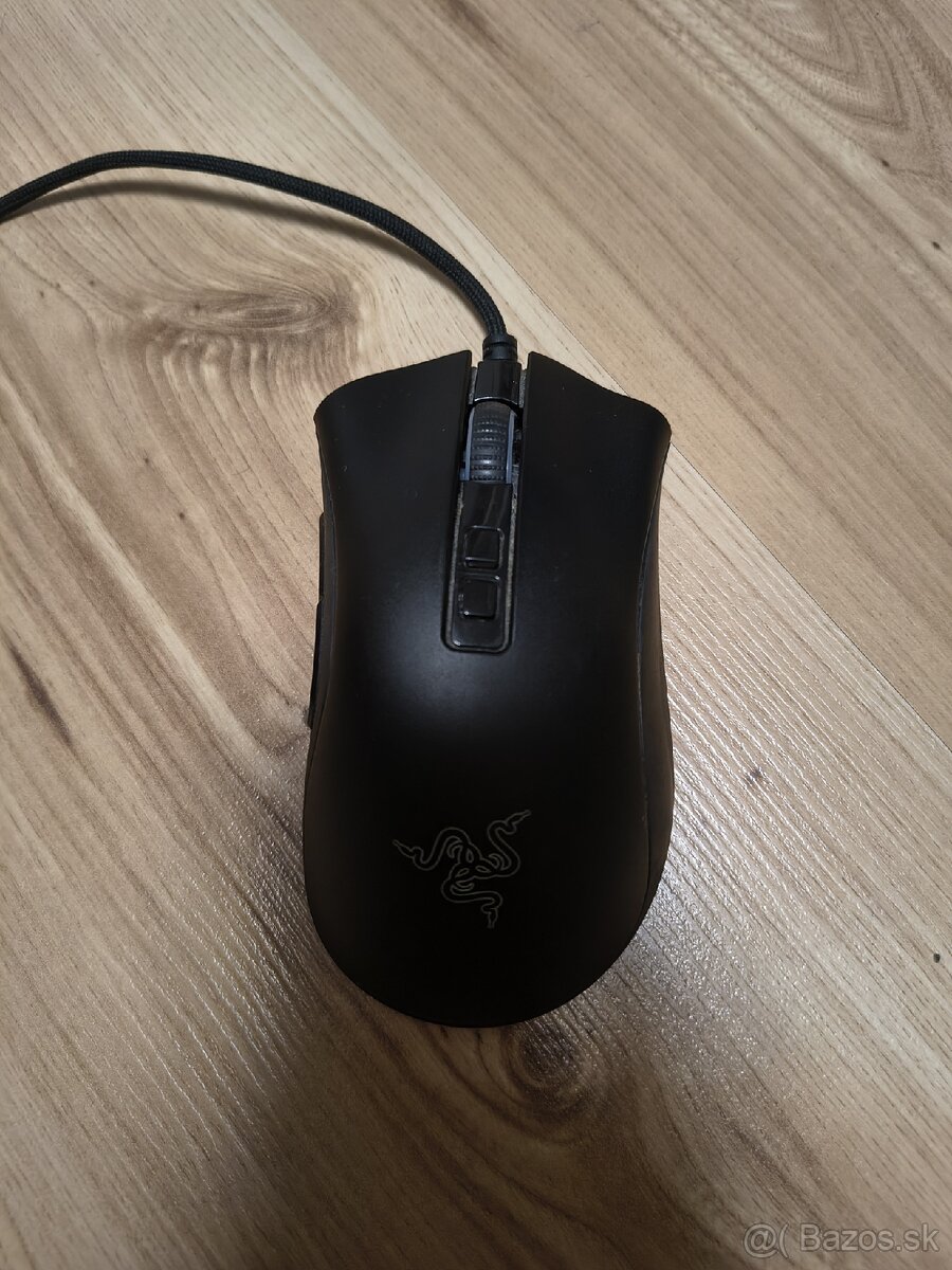 Predávam hernú myš razer deathadder V2 za 35 eur.