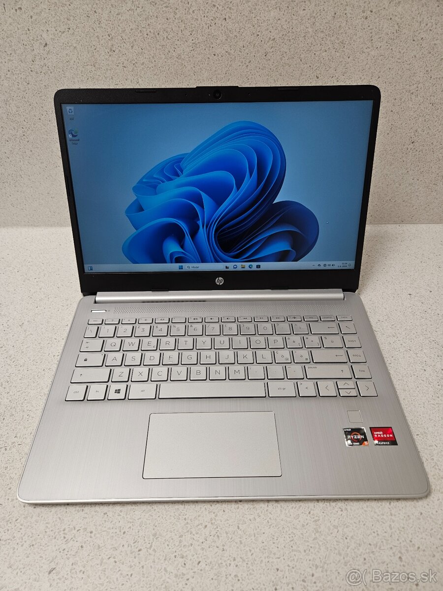 HP Laptop 14s Ryzen 5 4500 / 8GB RAM / 256GB SSD