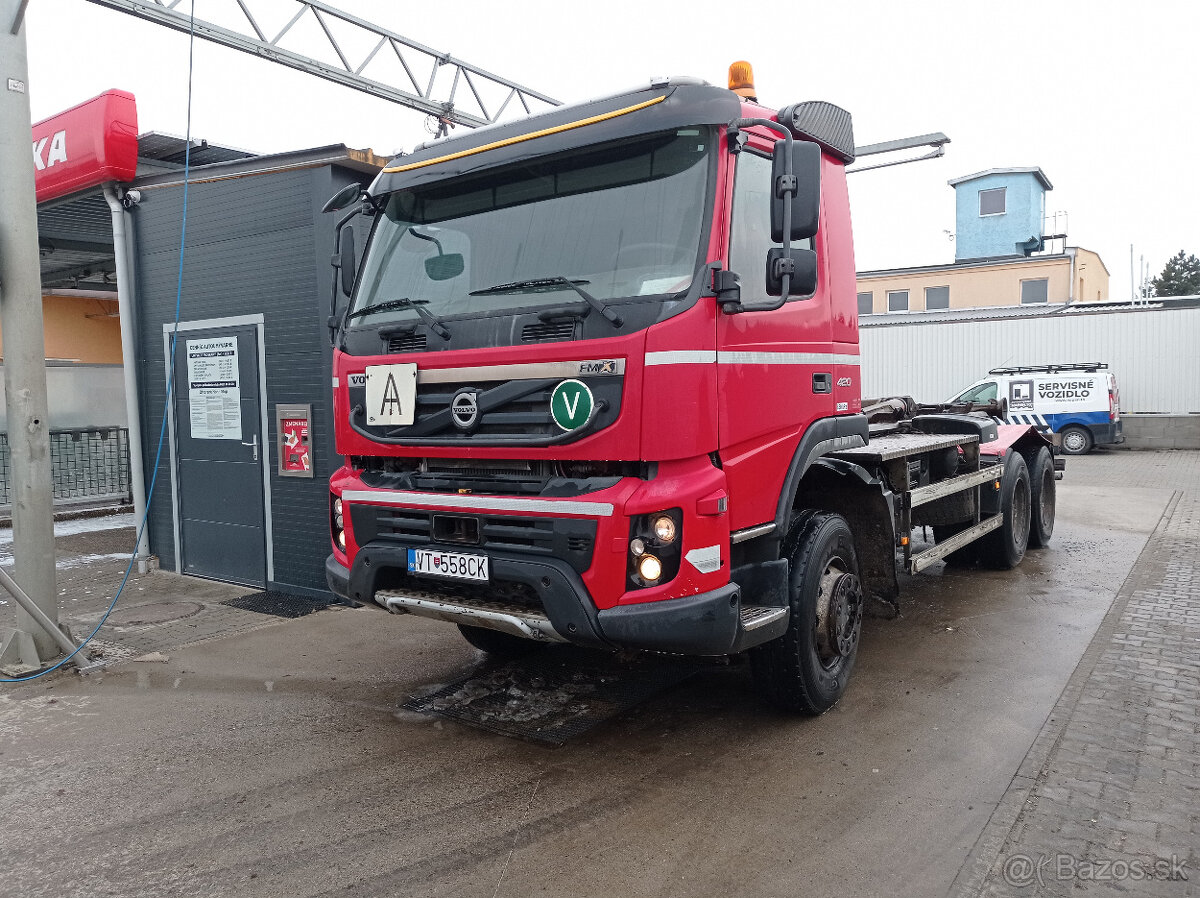 VOLVO FM Hákový nosič kontajnerov 6x6