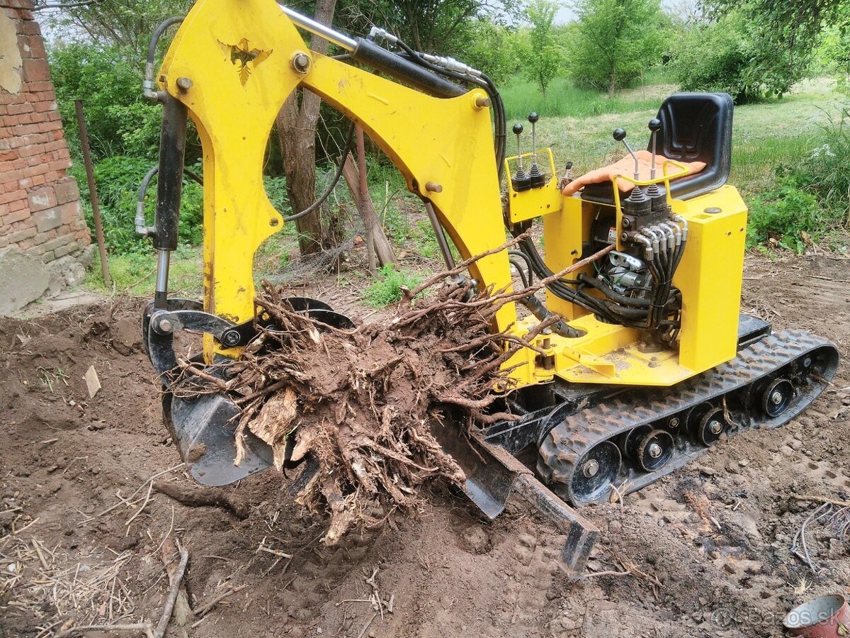 Zemné a výkopové práce s minibagrom o hmotnosti 800Kg Krtíš