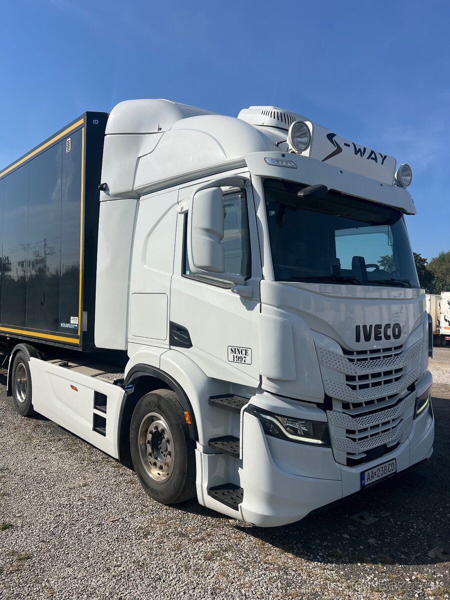 Iveco S-WAY 420 + KRONE skriňový náves