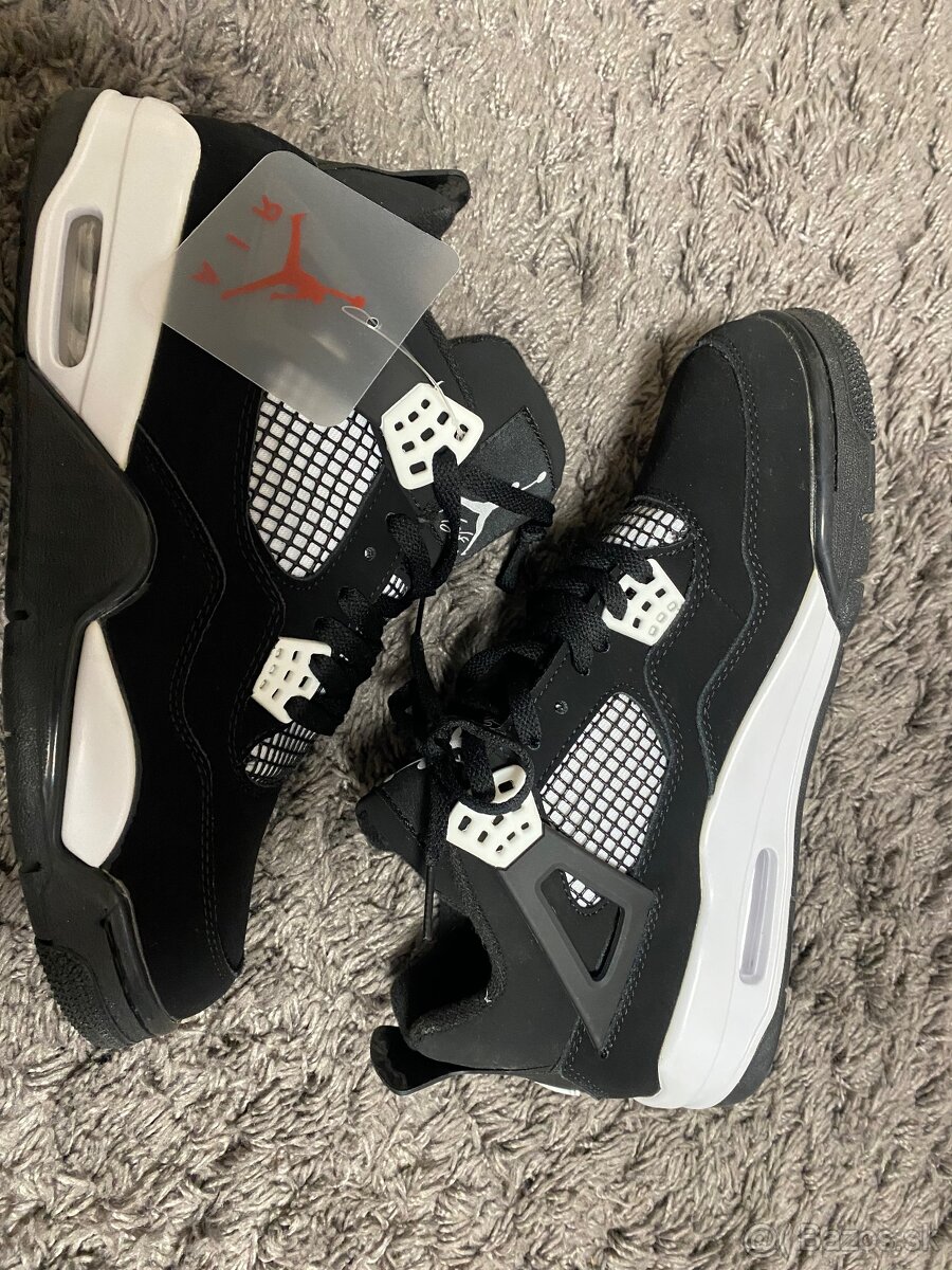 Jordan 4 White thunder