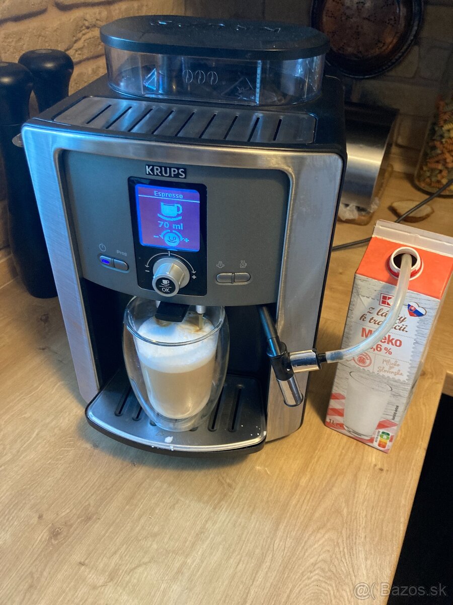 automaticky kávovar KUPS Espresseria EA8050AE +  kapučinátor