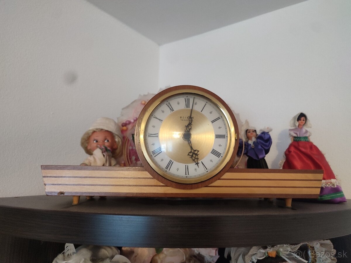 Staré drevené hodiny plne funkčné
