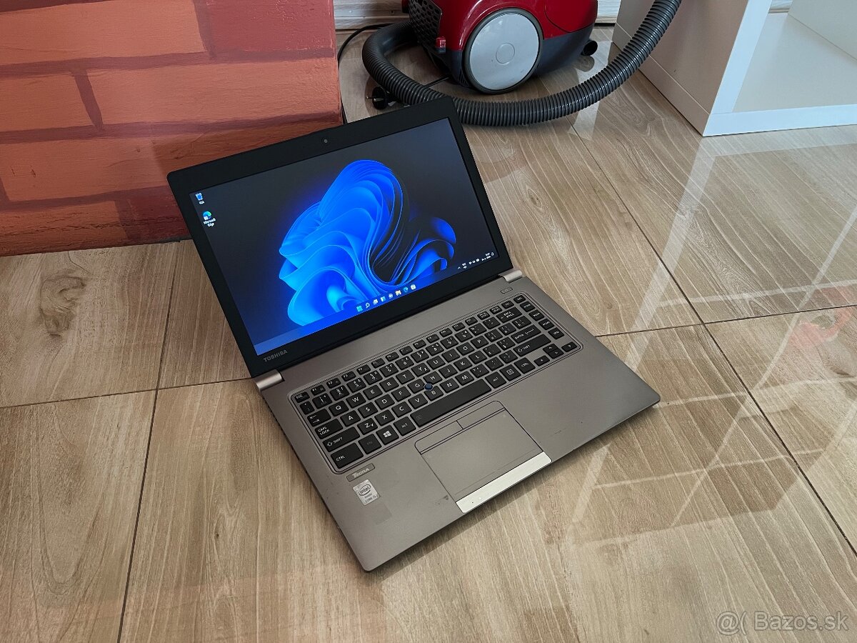 Toshiba/Notebook/i5/8GB RAM/128GB SSD/Intel HD Grafika 2GB