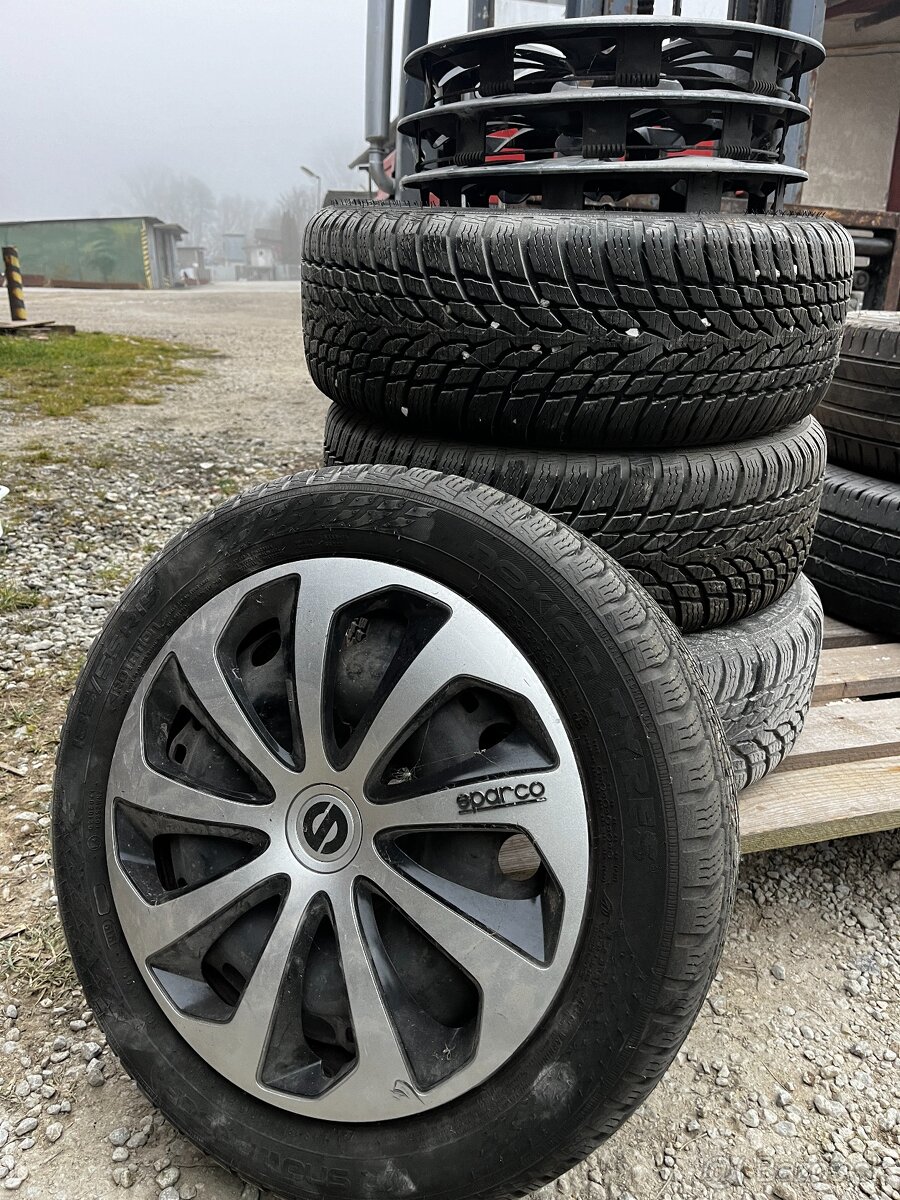 ZIMNÉ PNEU 185/55 r15 + disky a puklice