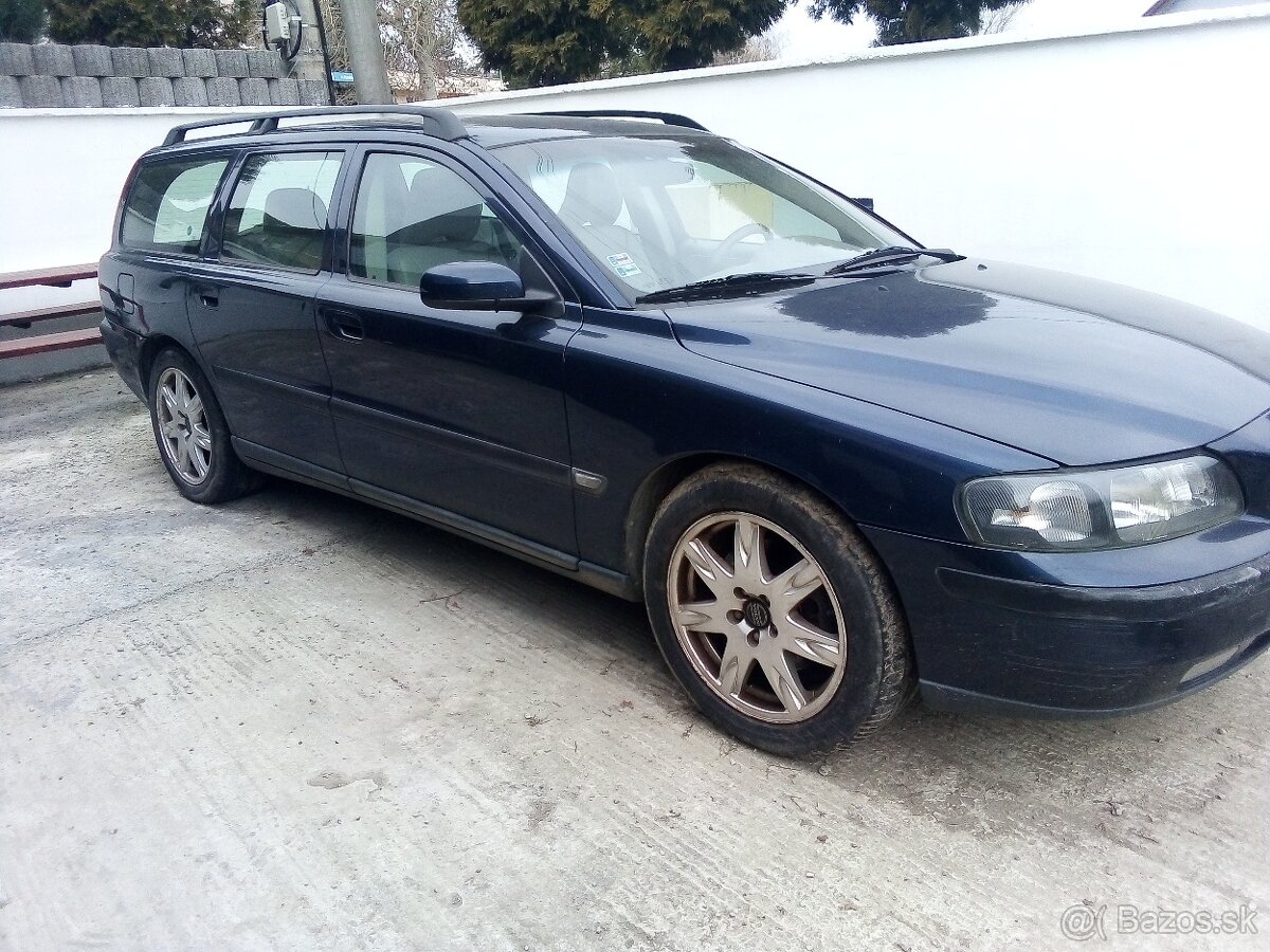 VOLVO V70 24D D5 120kw, rv 2002. automat5. 320000 KM