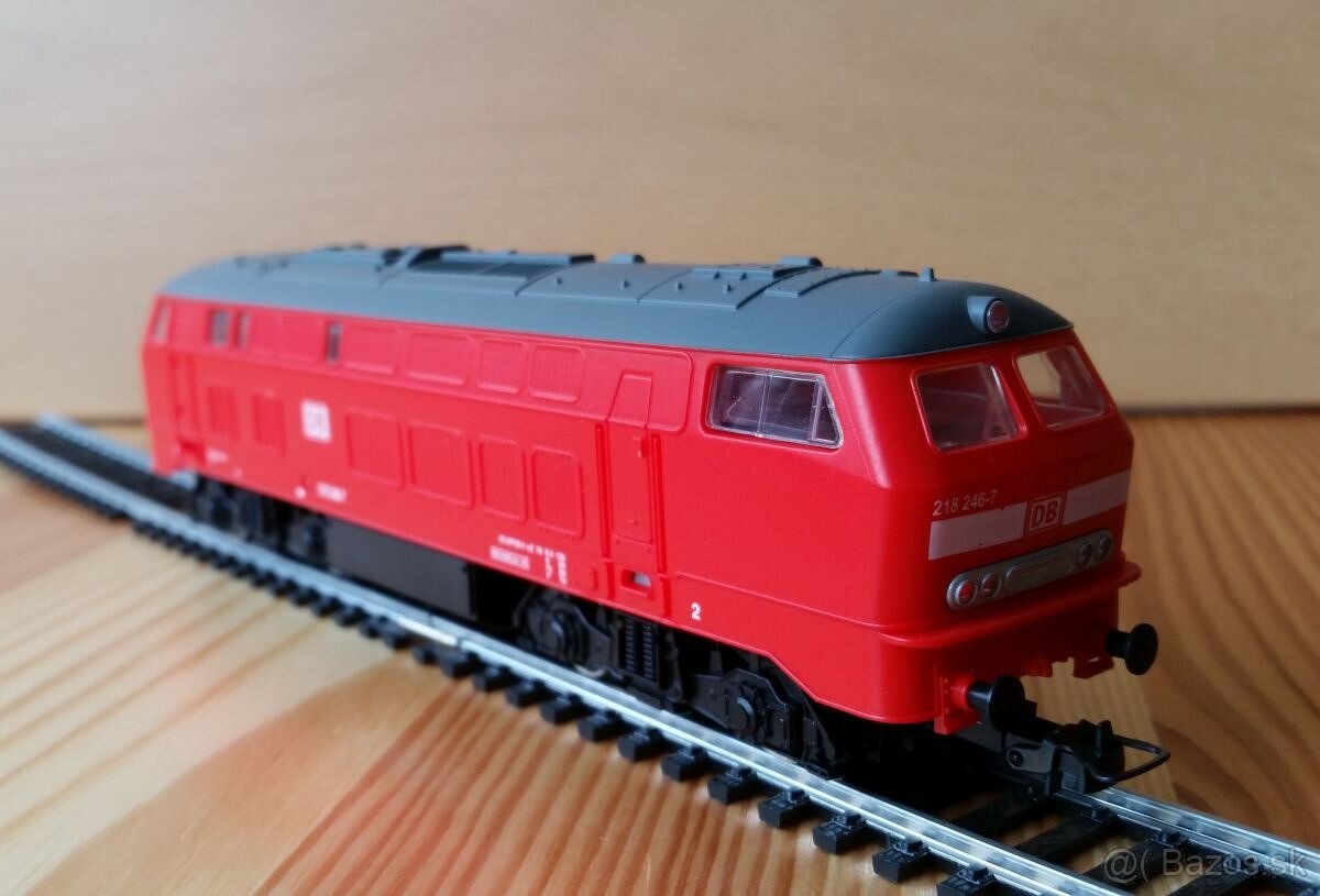 H0 cervena lokomotiva DB