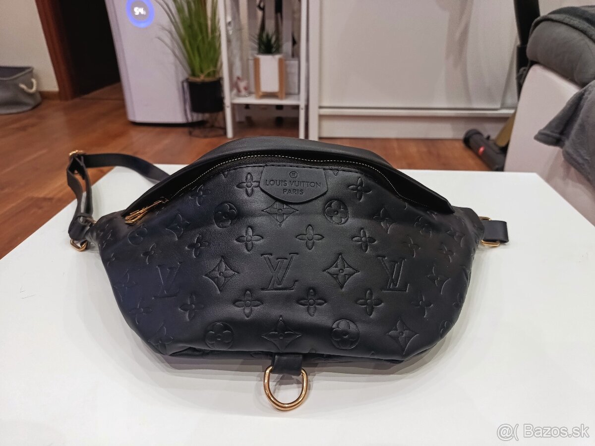 LOUIS VUITTON – Monogram Bumbag