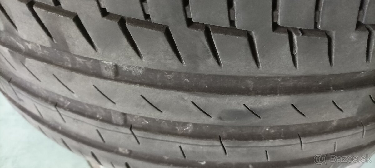 Pneu 235/45 R17