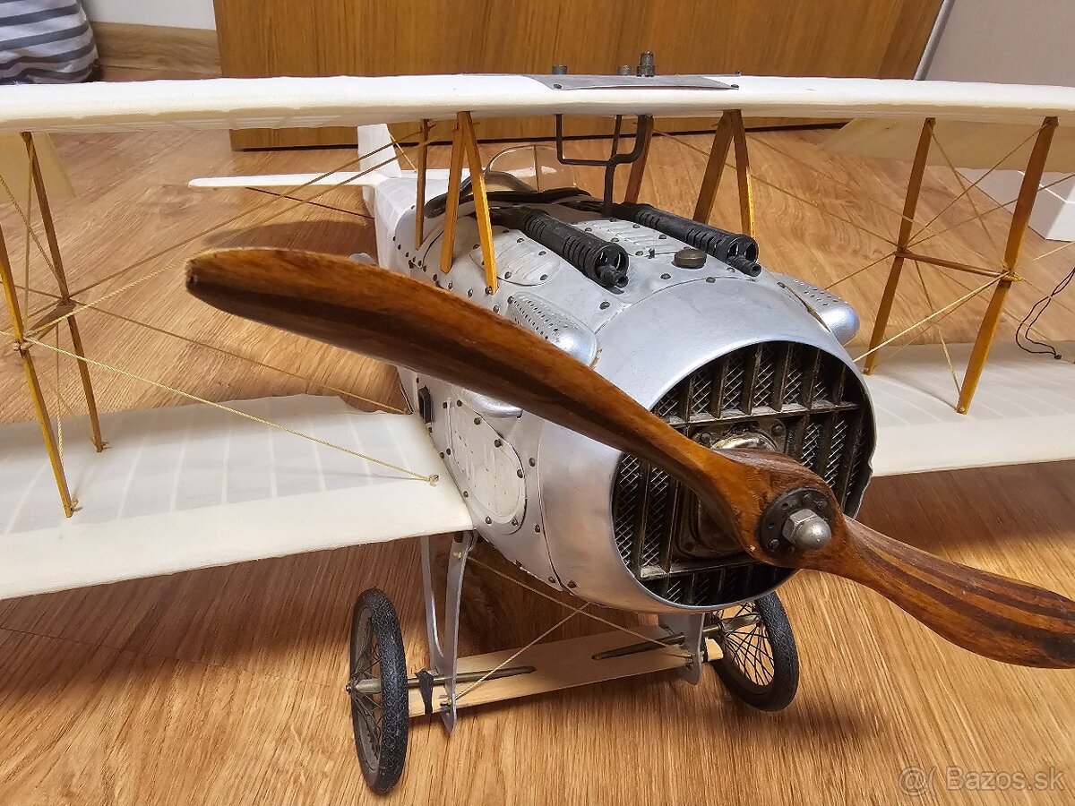 Model lietadla Spad XIII Biplane Built Wood Model 24"