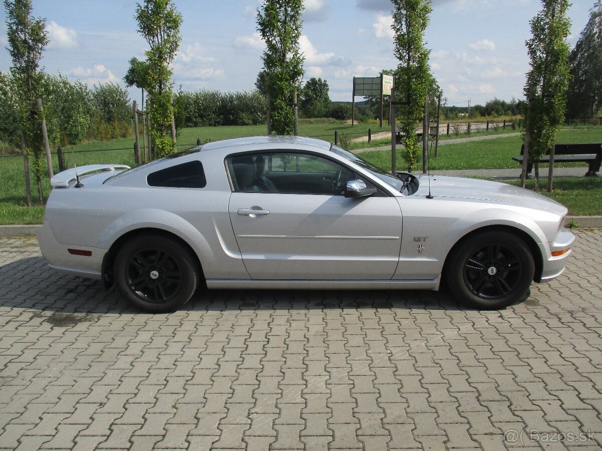 Mustang V8 GT, S197, manual, bez nehôd