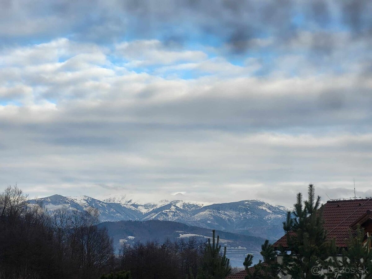 Stavebný pozemok s výhľadom na Nízke Tatry