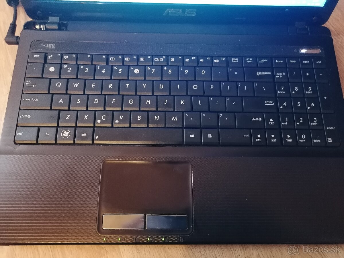 Rozpredám 15,6" notebook Asus X53U, K53U.