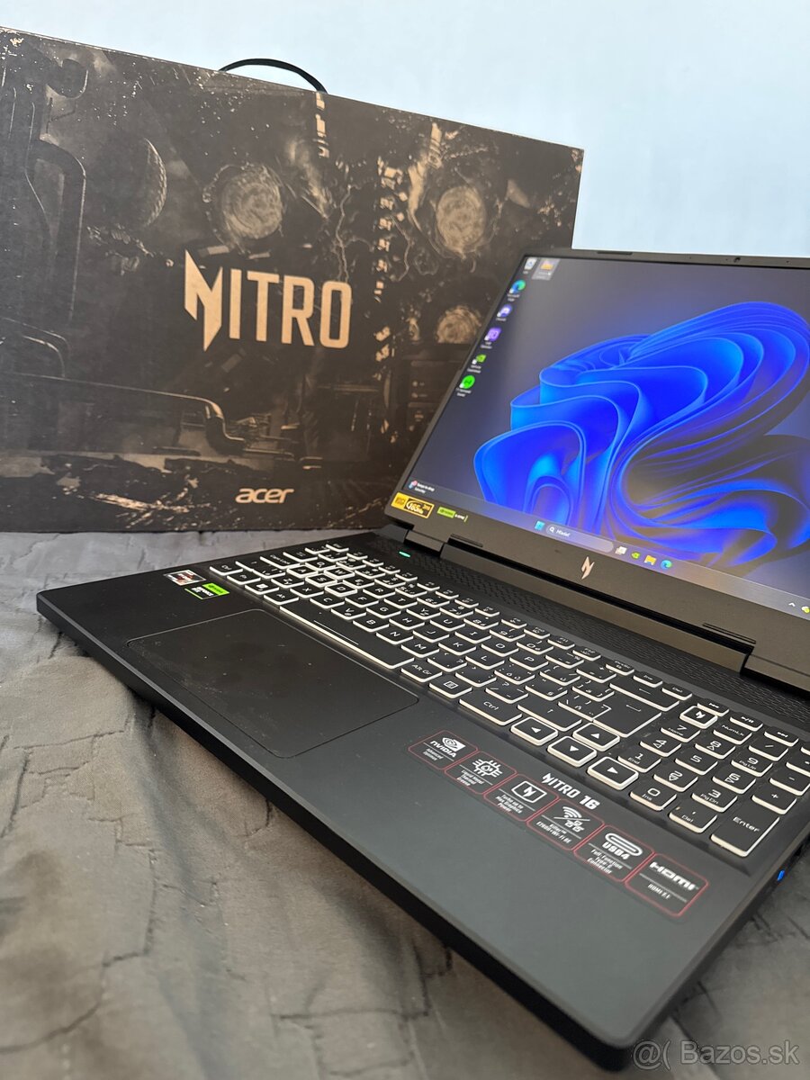 Acer Nitro 16 Obsidian Black