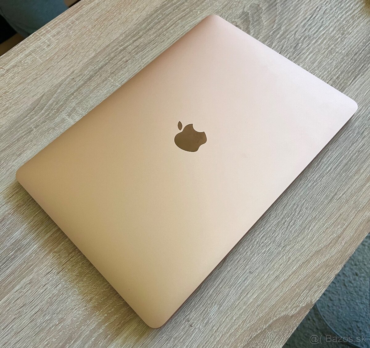 MacBook Air zlatý (Retina, 13-palcový, 2020)