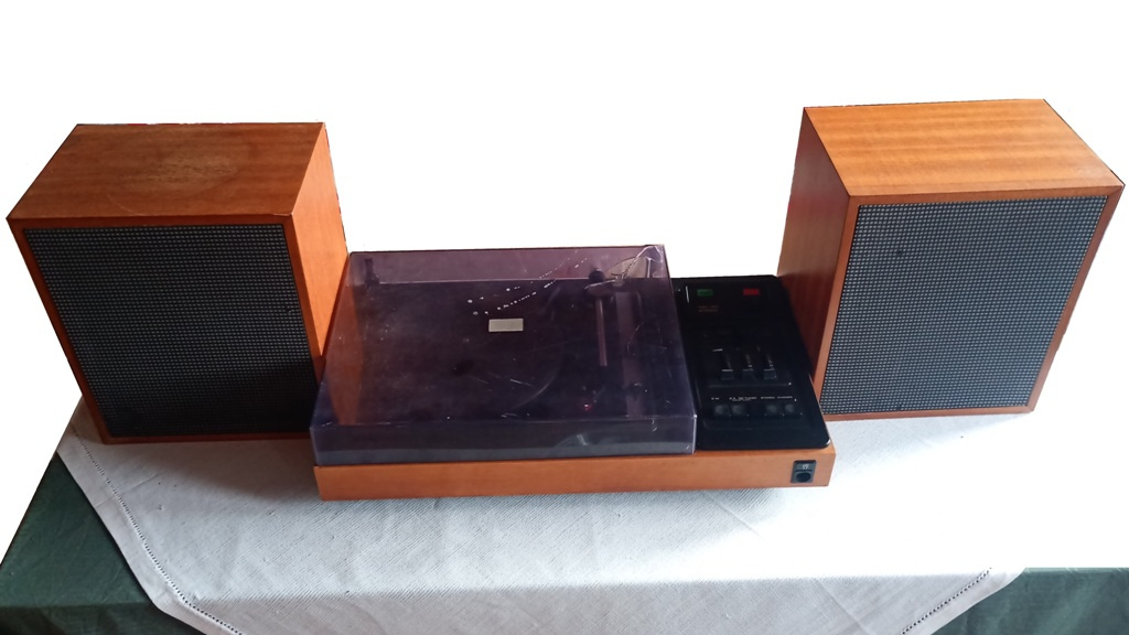 Gramofon Tesla NC150 + reprobedne