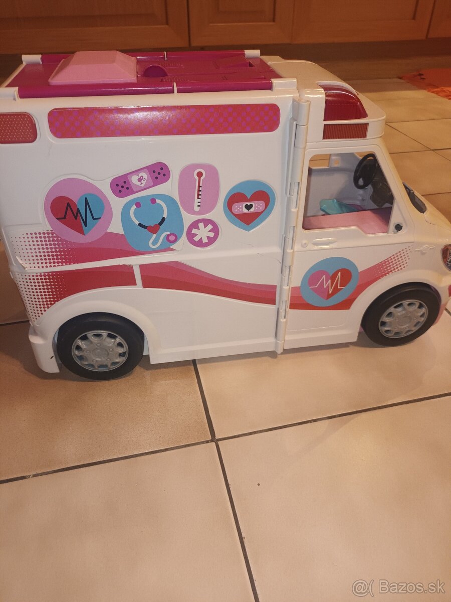 Barbie auto-sanitka