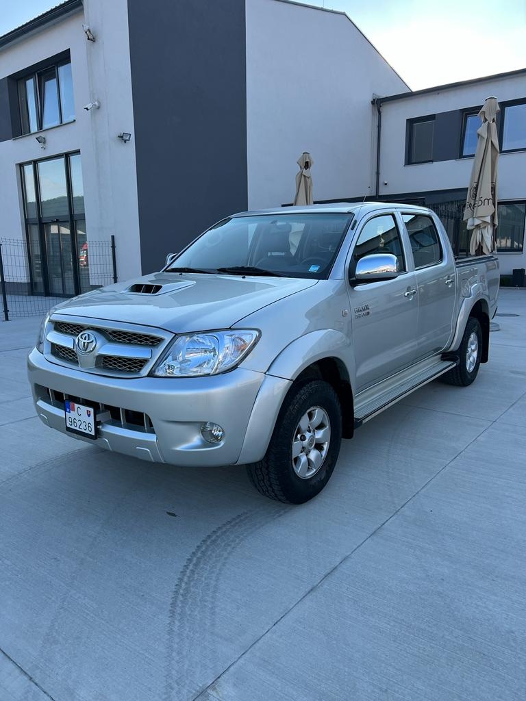 Predam toyotu hilux 3.0 diesel