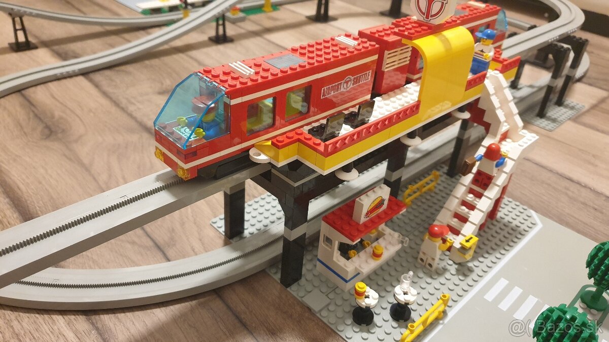 Lego 6399 Airport Shuttle monorail