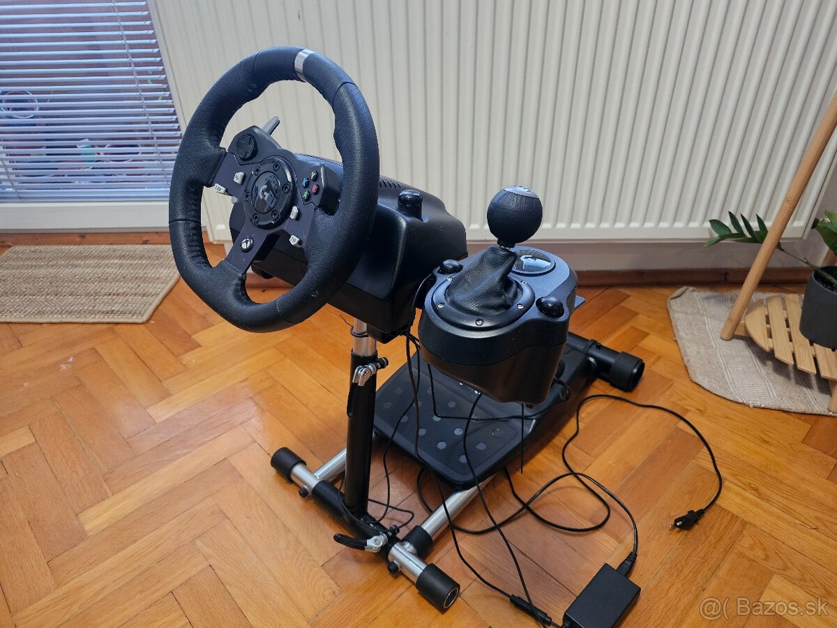 Logitech G920 s Logitech shifter a stojanom