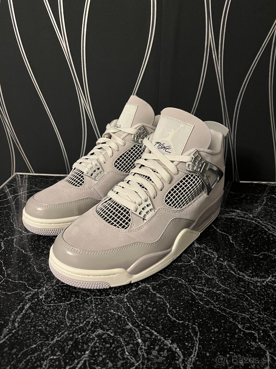 Nike Air Jordan 4 frozen moments