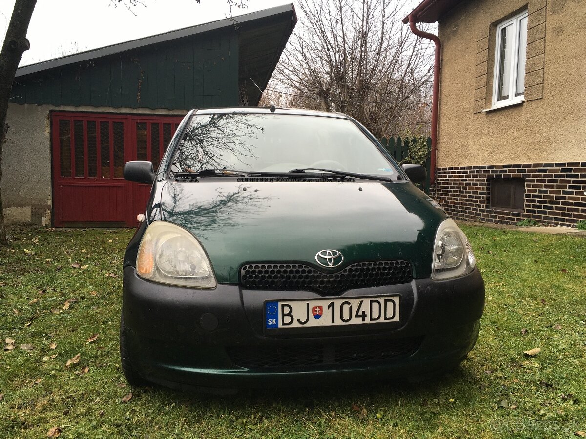 Toyota Yaris 1.0 LINEA TERRA (r.v. 2001)