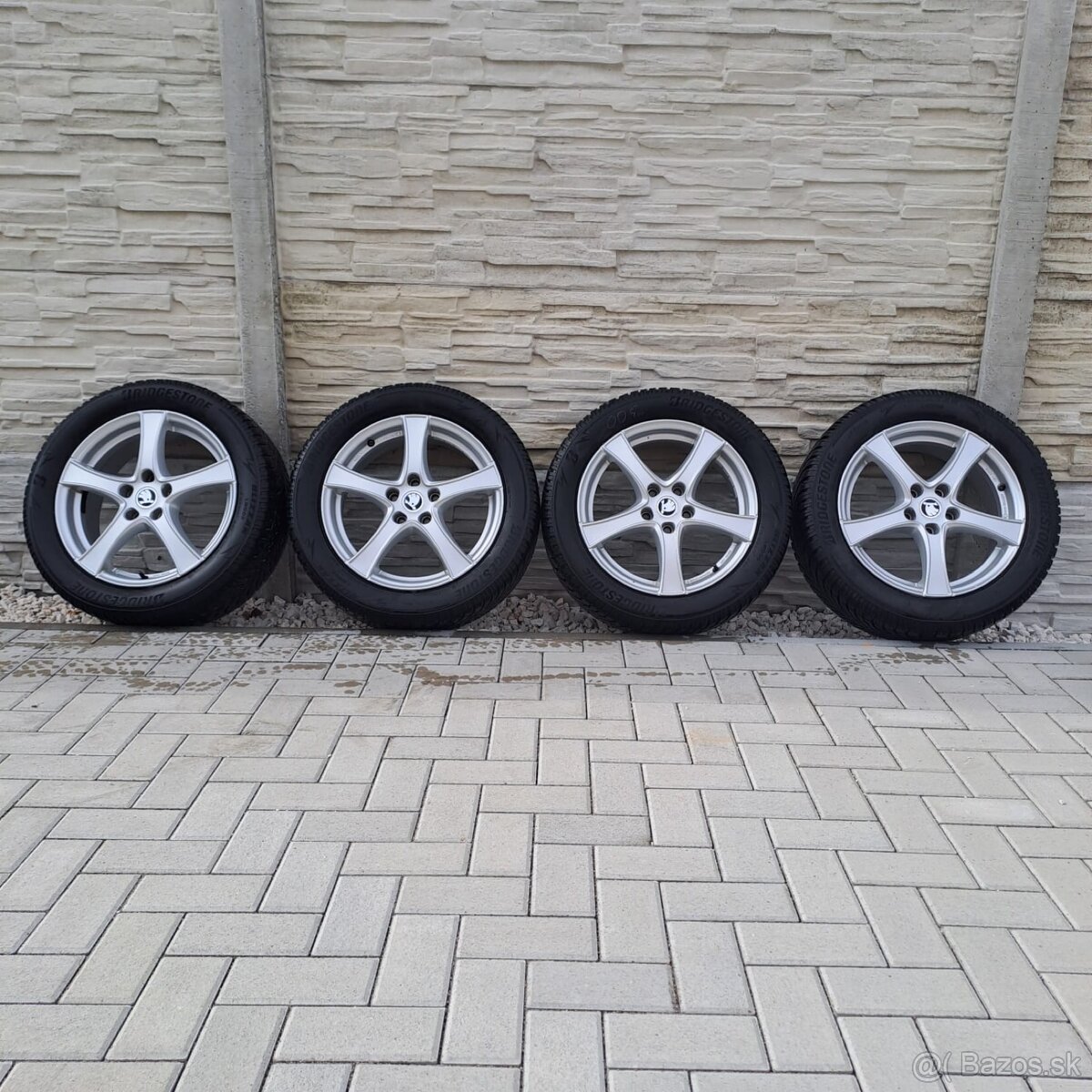 8. Predám Elektróny Škoda 215/55 R17 Zimné