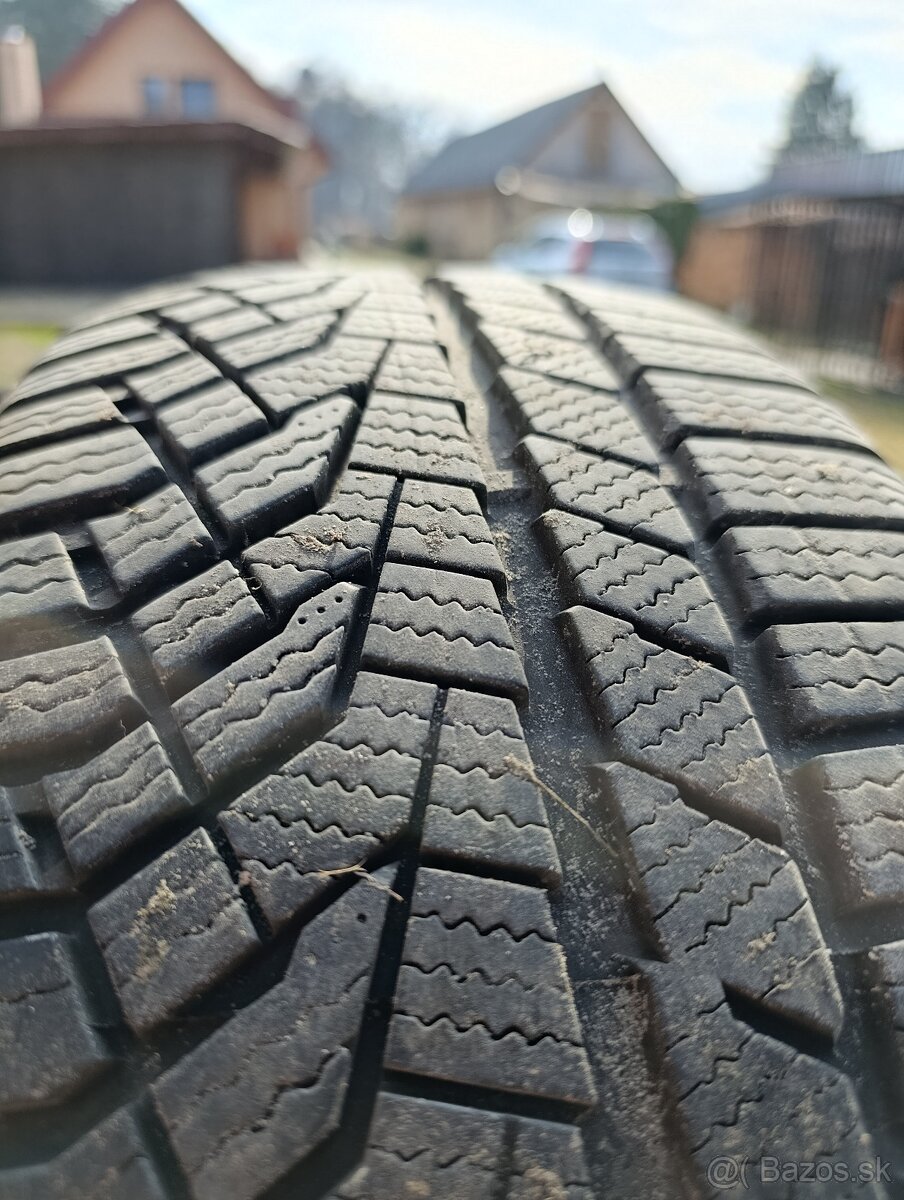 Zimne pneumatiky 215/55 R16  2ks