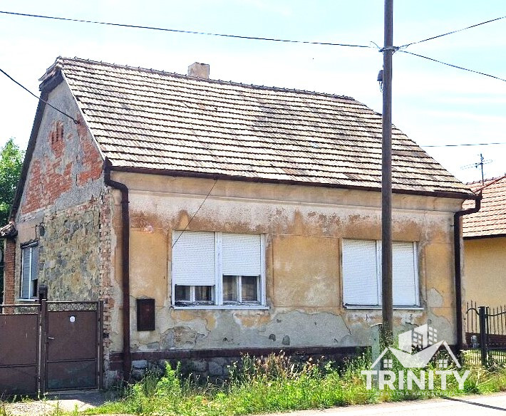 Na predaj starší rodinný dom s veľkým pozemkom v obci Gbelce