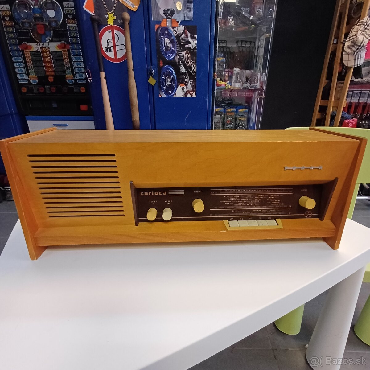 Retro radio Tesla