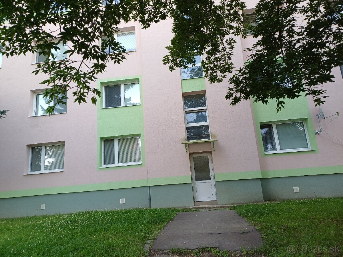 Predám 2i byt v Šahách na ul. Vajanského, 63 m2.