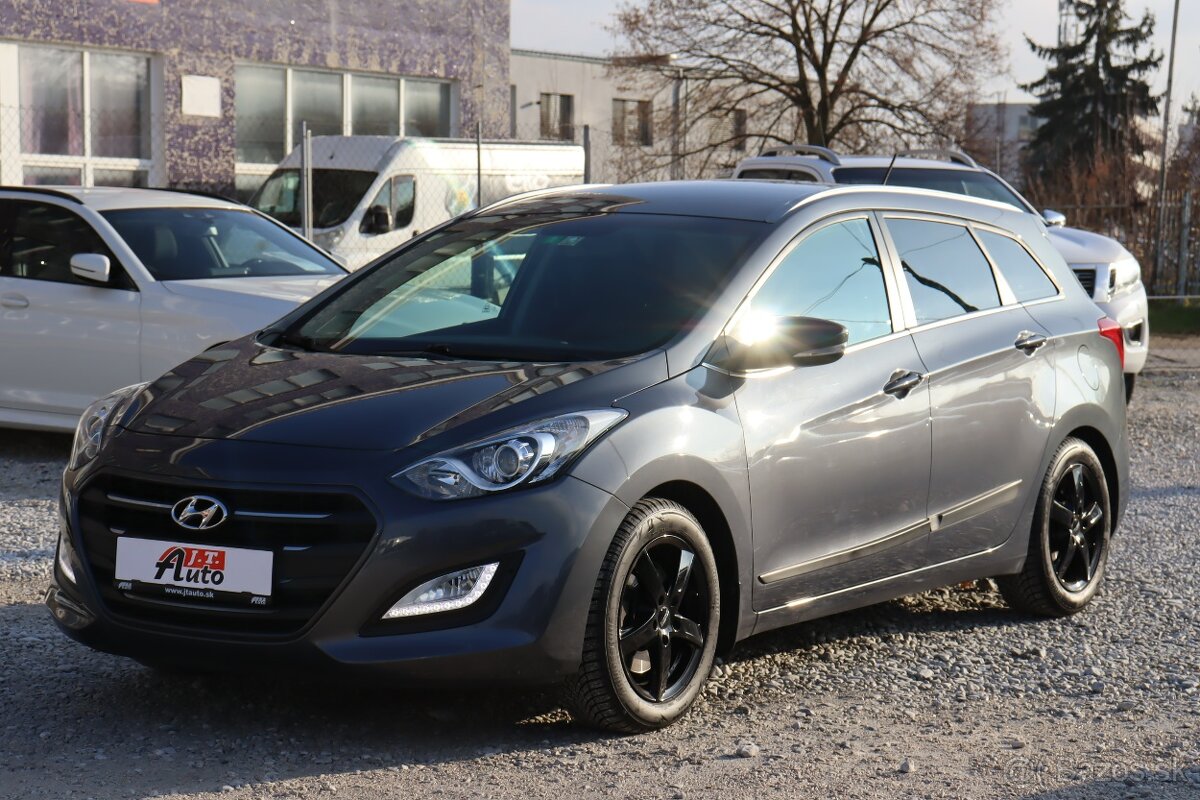 Hyundai i30 CW 1.6i MPI CVVT YES