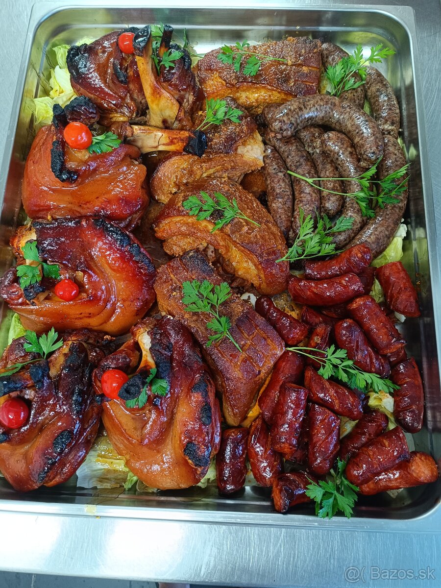 Catering ,Pečené prasiatko, prasa ,kolená, mysi