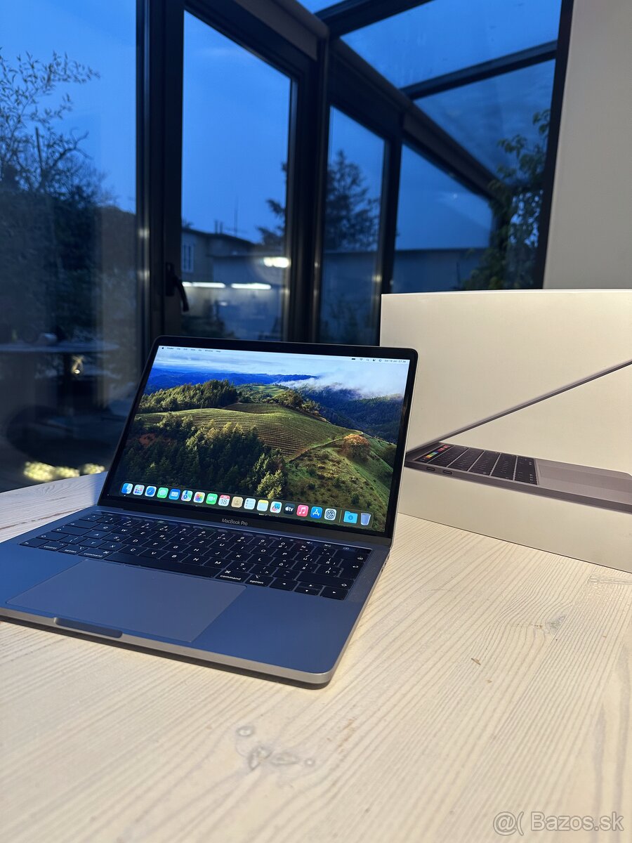 Predám MacBook Pro 13” (2019) v kozmičkej sivej farbe. Noteb