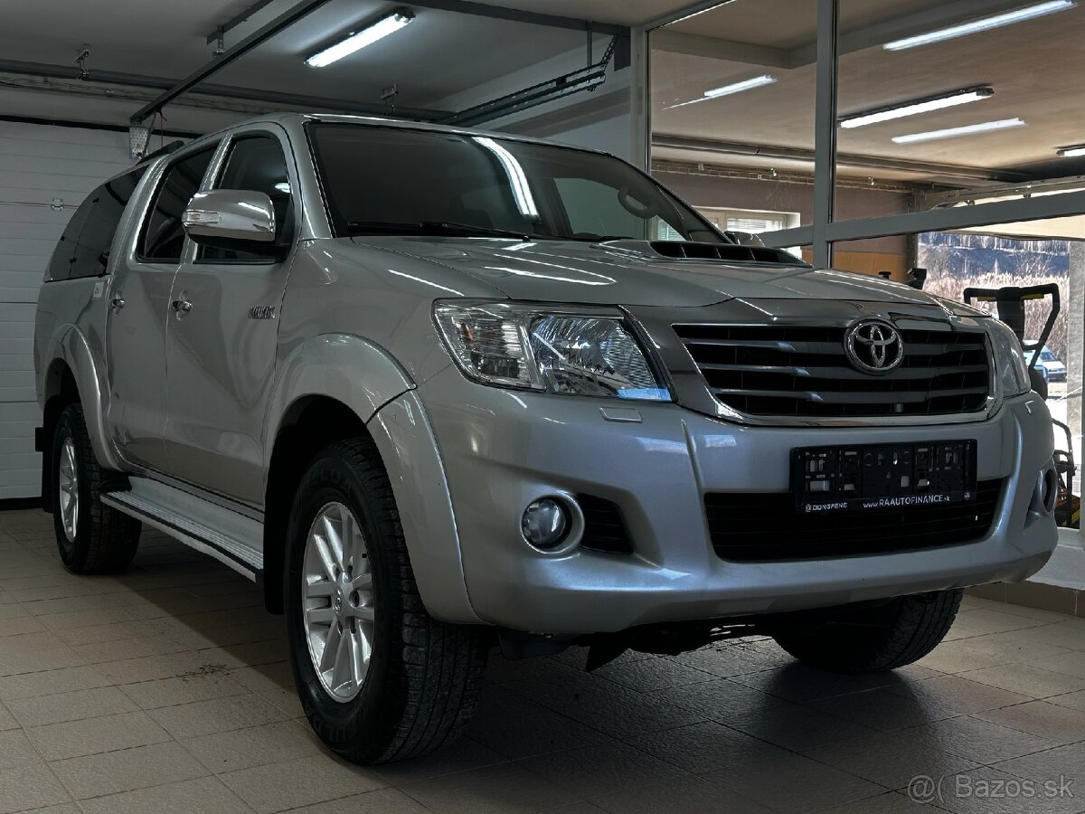 TOYOTA HILUX REZERVOVANÉ