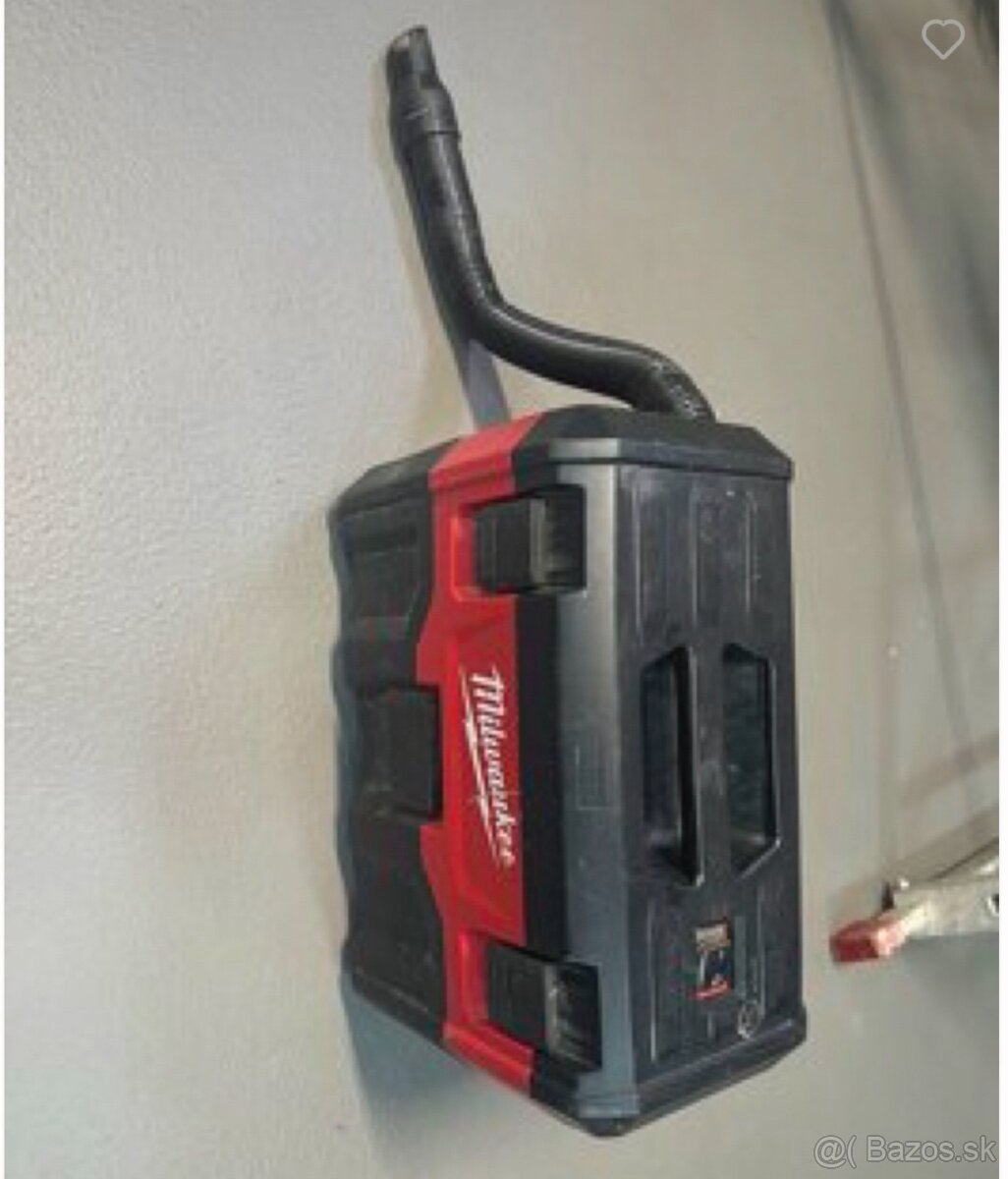 Milwaukee M18 vysávač