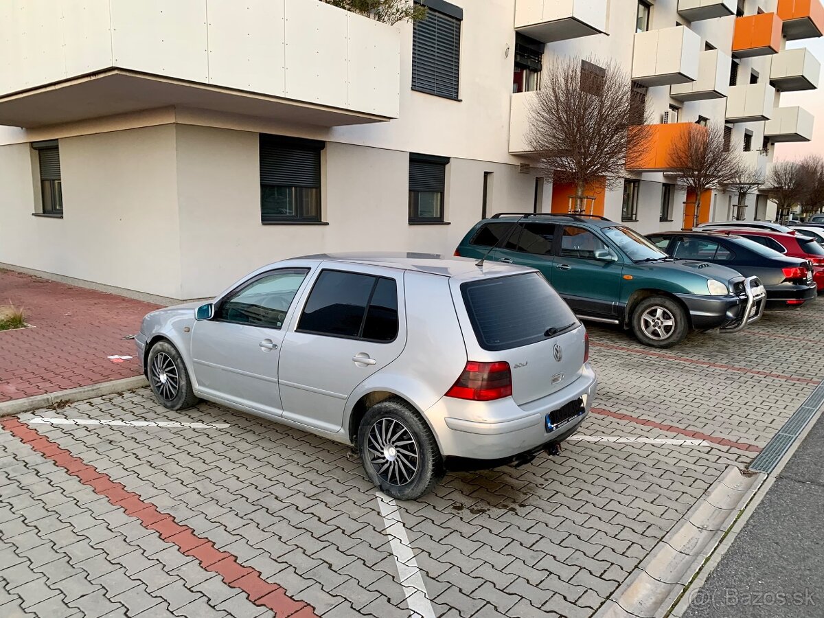 Predám Volkswagen Golf 1.6 benzín 74kw automat