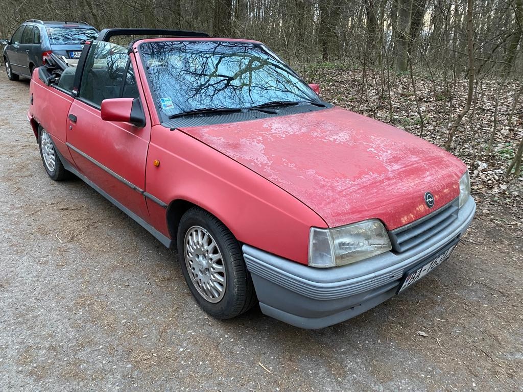 Opel Kadett Cabrio Bertone 2.0i 85kW