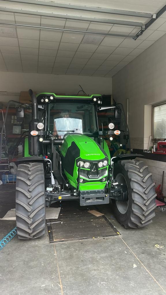 Traktor DEUTZ-FAHR 5125 GS