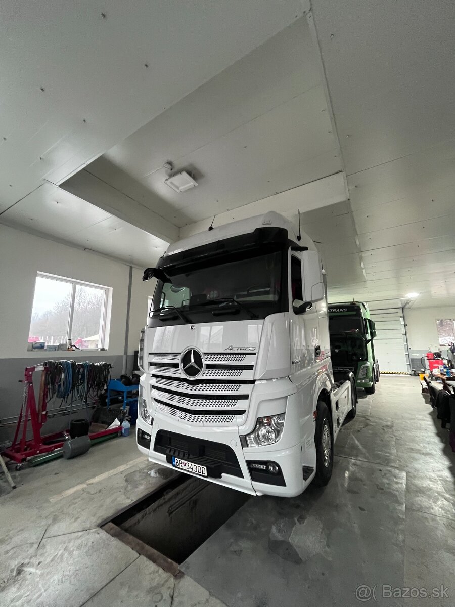 Mercedes-Benz Actros 1851