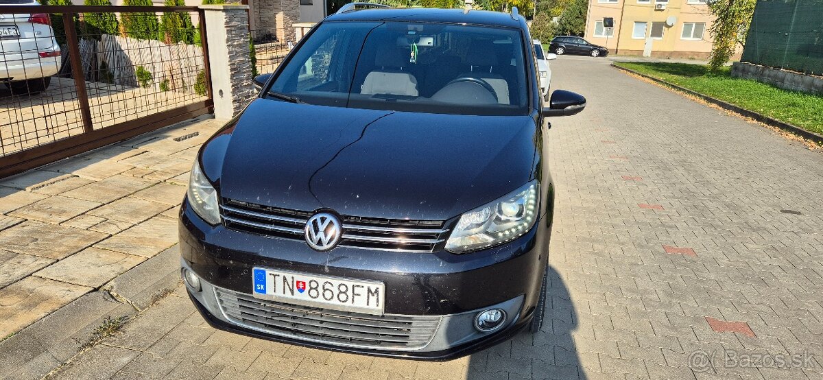 Predam VW Touran 2,0 Tdi r.2011