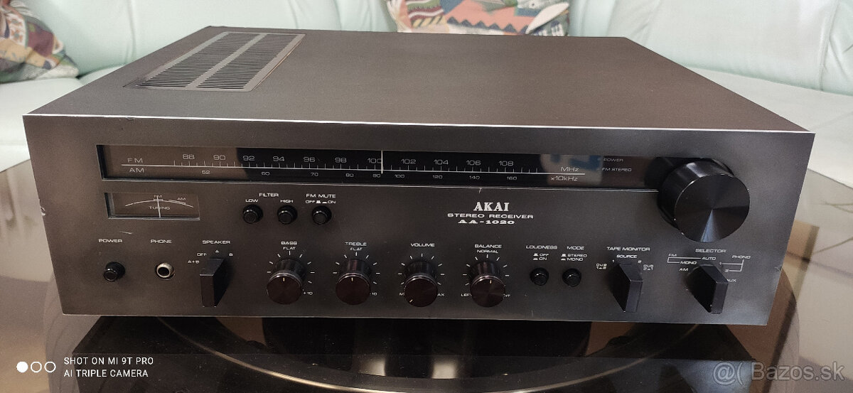 AKAI AA-1020