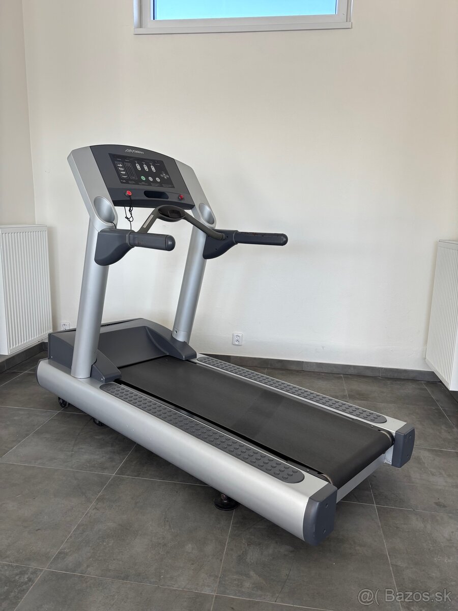 Life Fitness 95Ti - profi běžecký pás