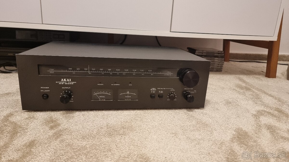 Akai AT-2400 Stereo Tuner