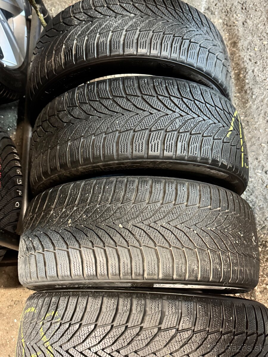 235/45R18