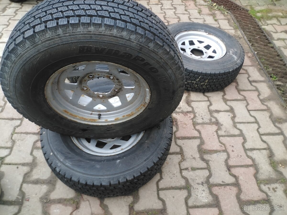 Zimné pneu 215/80 R15 disky 5x139,7