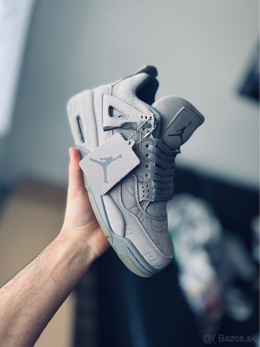 Jordan 4 kaws