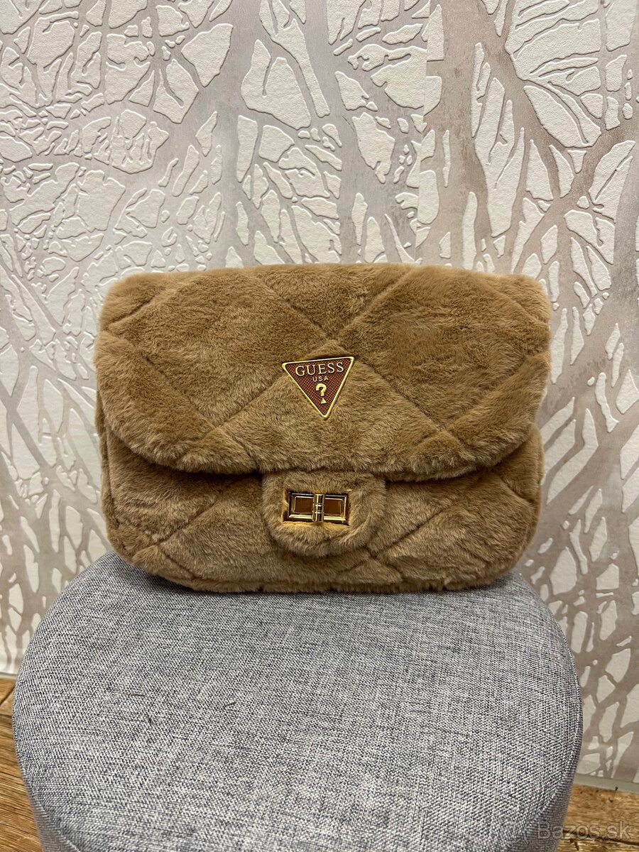 Crossbody hneda kabelka guess