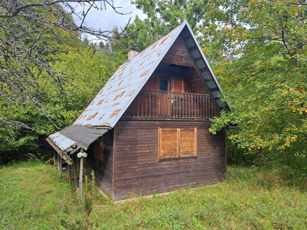 Znížená cena Exkluzívna ponuka pozemok s chatou Dolná Mariko